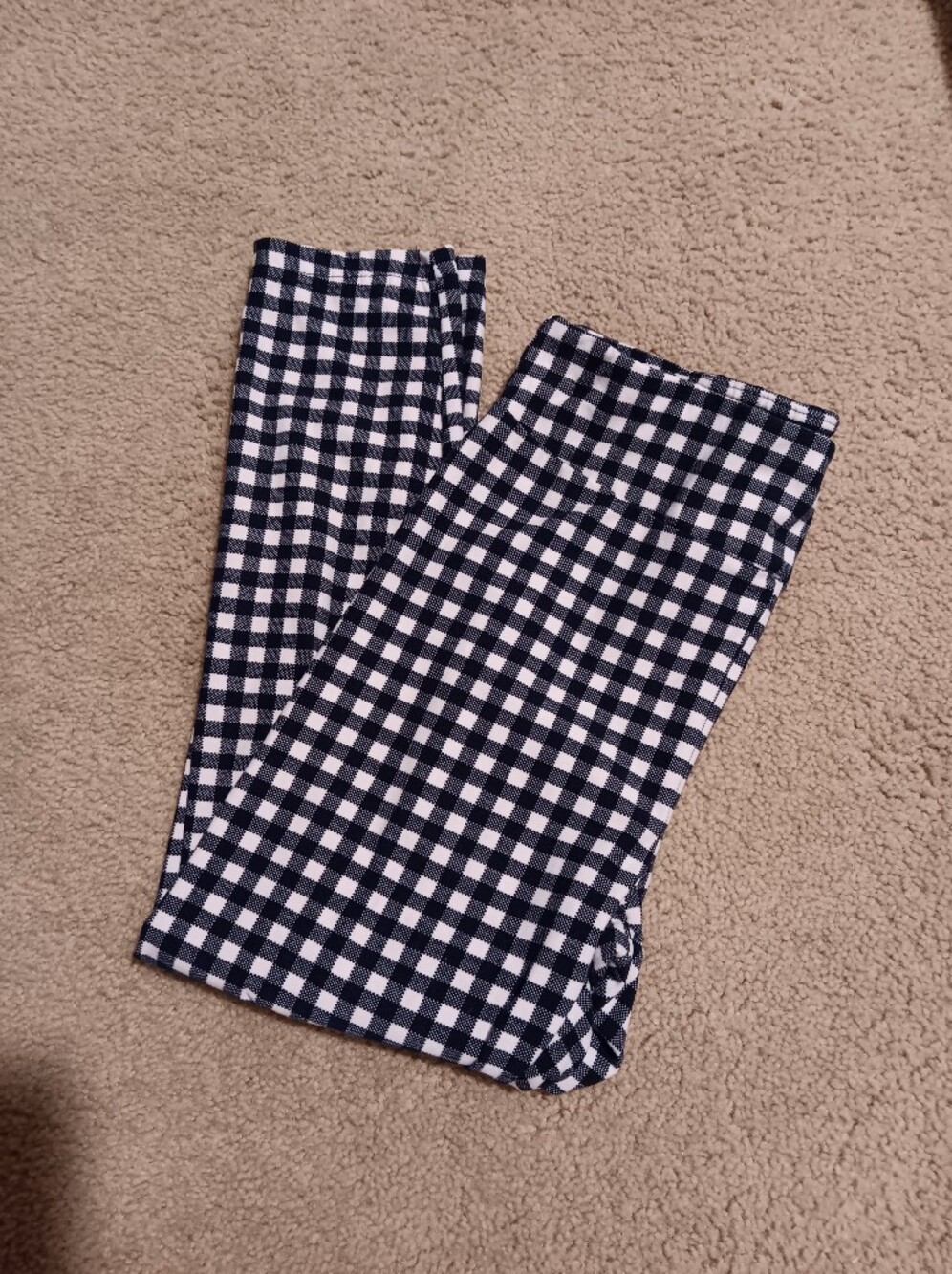 Time and Tru Black & White Gingham Capris Leggings. Small